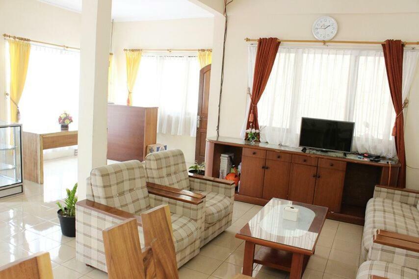 Amerta Giri Guest House Wonosobo Exterior foto